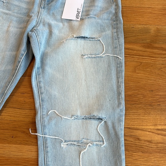 Vervet NWT High Rise Light Wash Distressed Straight Jeans, 100% Cotton - Picture 9 of 9